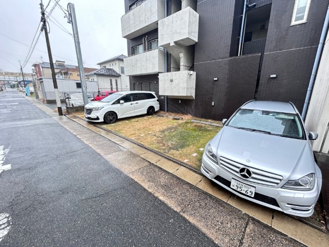コーポ北岳 駐車場