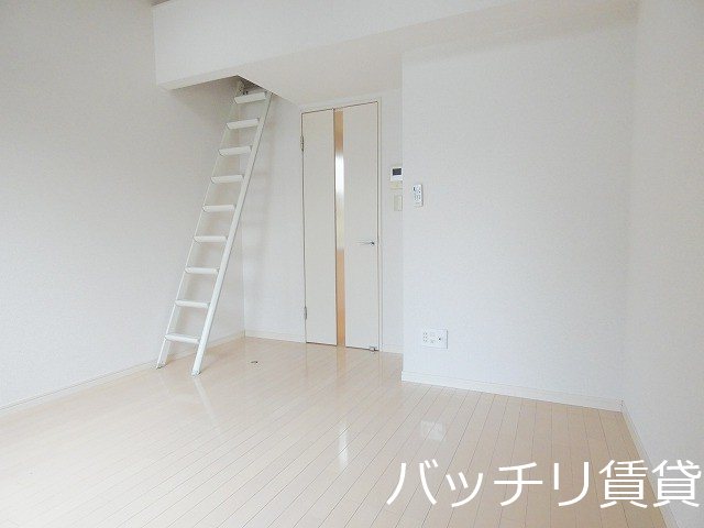 フロール尾頭橋  リビング