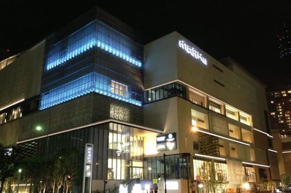 ドゥーエ横浜駅前 ショッピング施設