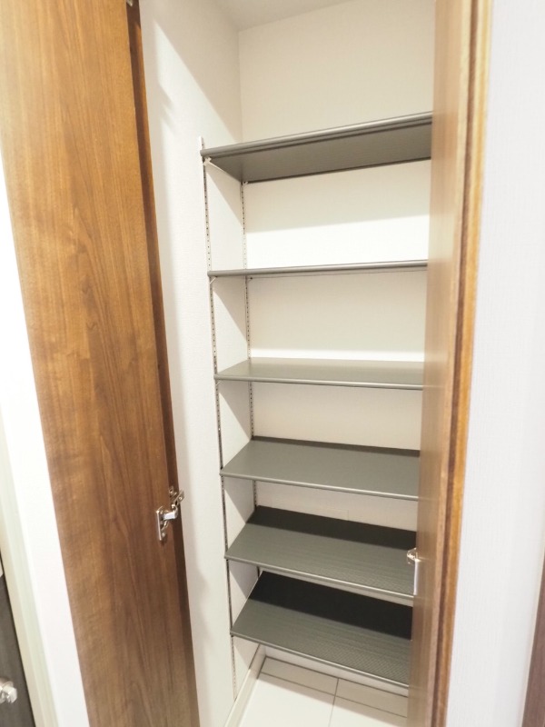 ドゥーエ梅屋敷 収納