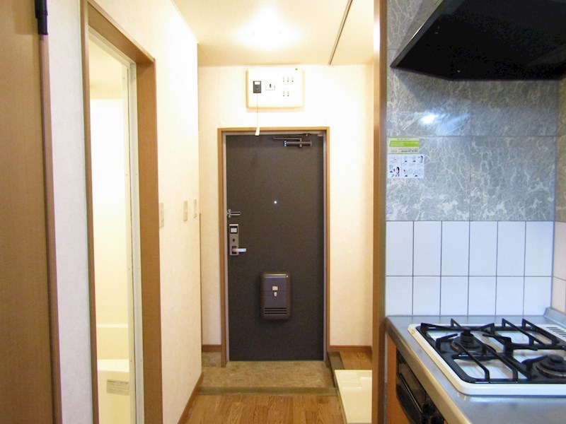 エバーレジデンスA 玄関