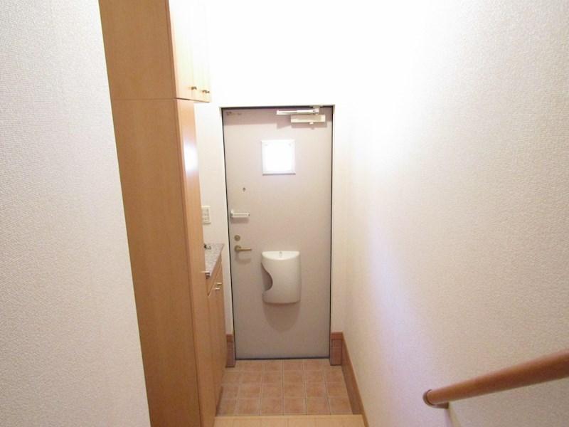 プロムナード弐番館 玄関