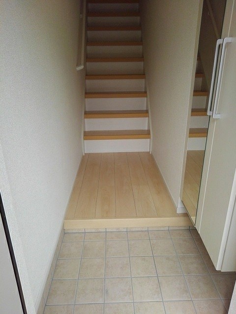 ラ・ルーチェ（八幡） 玄関