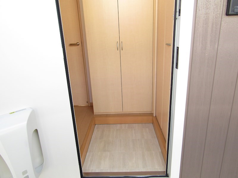 リビングタウンかじま台　C 玄関