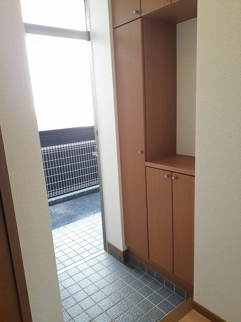 ネオステージ 玄関