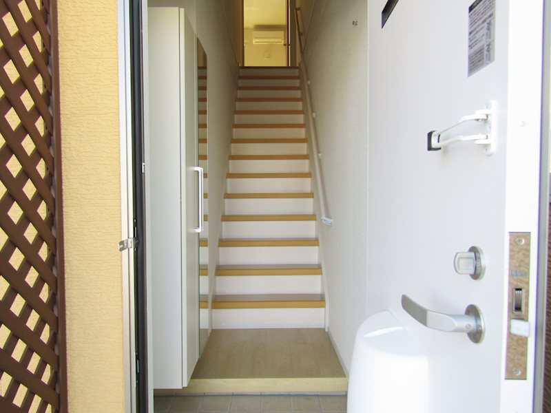 エバーグリーンC 玄関