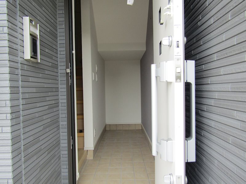 メゾンブリーズ 玄関