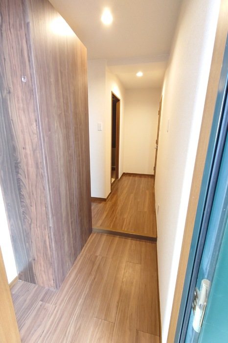 コーラル半田 玄関