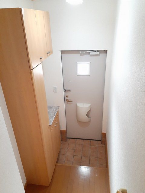 マ　ジュネス 玄関