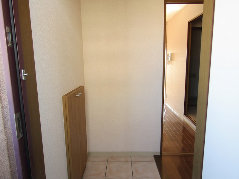 カーサコモダ新舞子　A 玄関