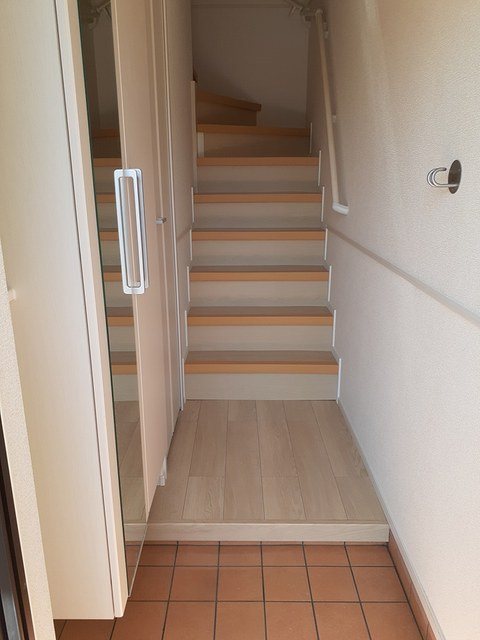 プリート新知A 玄関