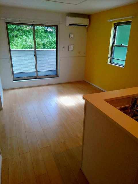 TM・グロリア リビング