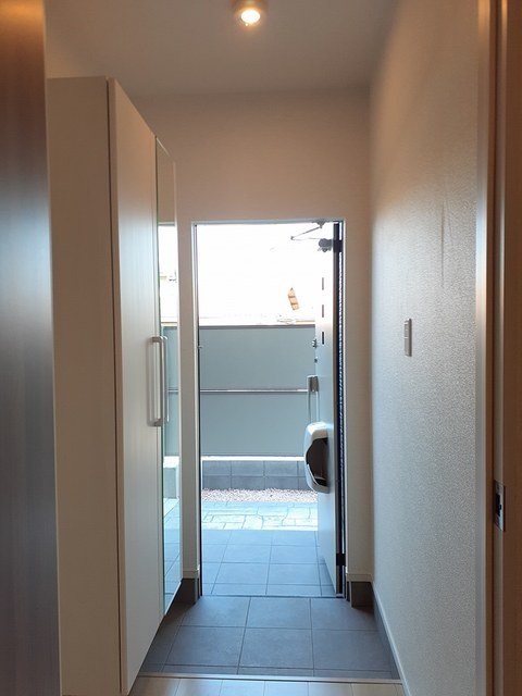 ミッドチタノーヴァⅢ 玄関