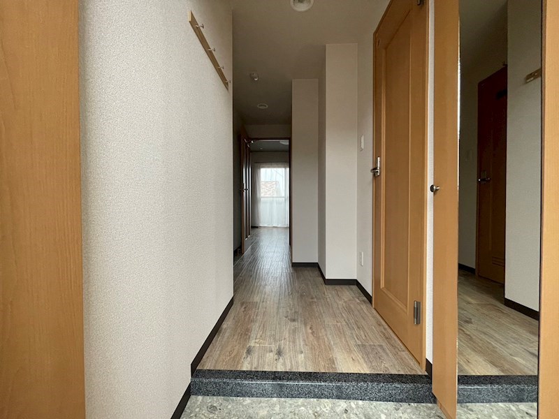 サプリ―ム新舞子Ⅱ 玄関