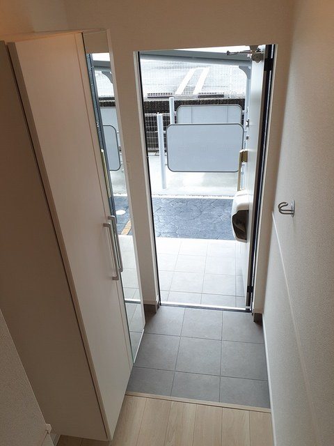 フラット半田 玄関