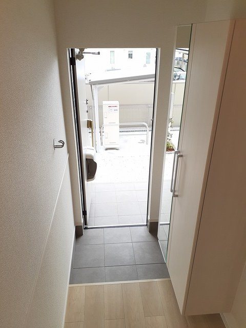 サンワイズ 玄関