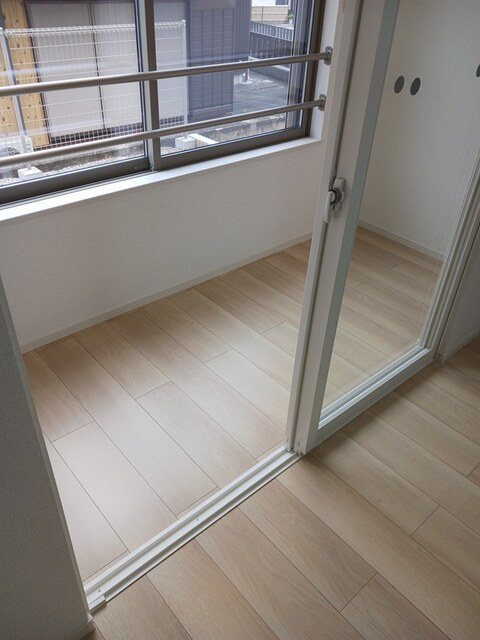 シャトル脇島 ベランダ