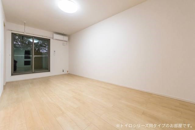 シャトル脇島 リビング