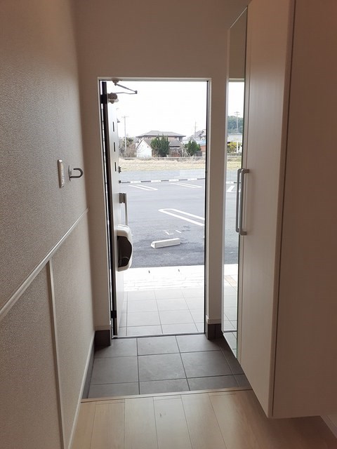 ハピネスB 玄関