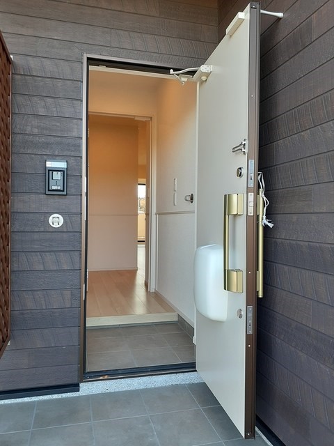 クレールB（知多市） 玄関