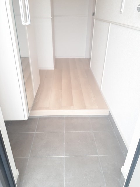 クレールC（知多市） 玄関