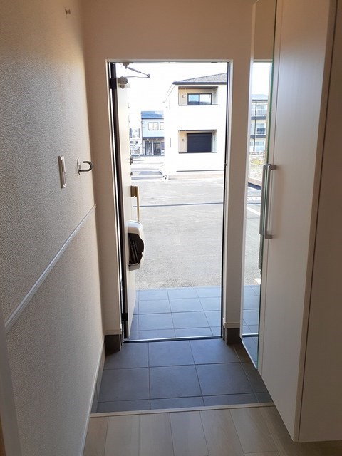 ブローテB 玄関