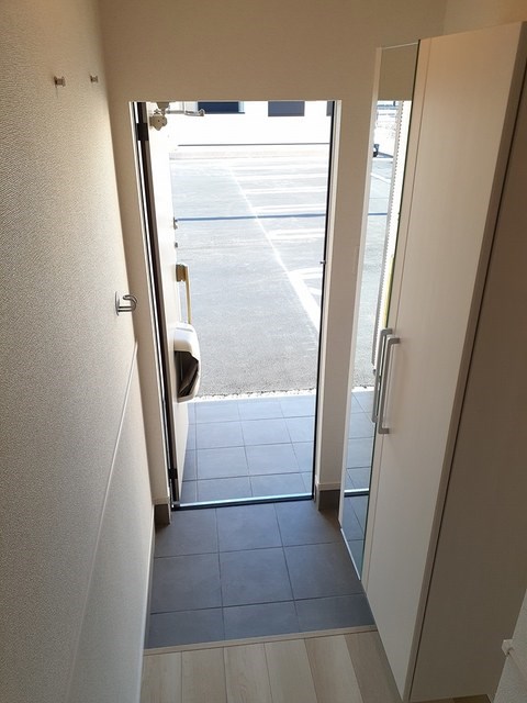 ブローテB 玄関
