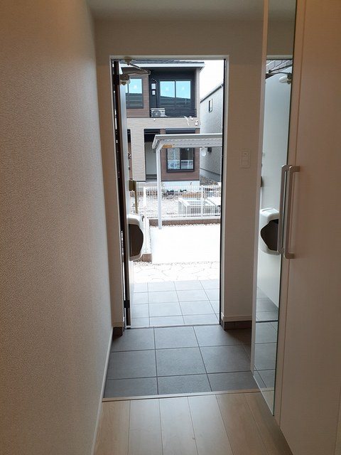 エバーグリーンD 玄関