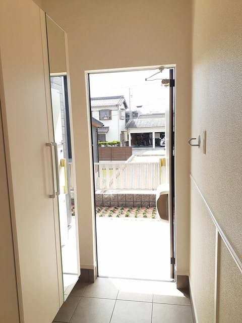 アンドゥトロワ 玄関