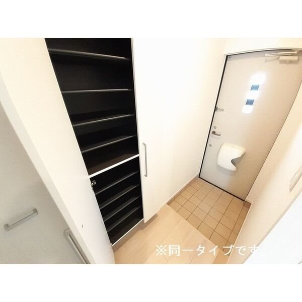 セレニテ　R 玄関