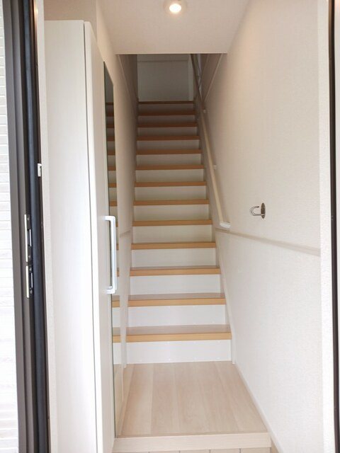 セレニテ　R 玄関