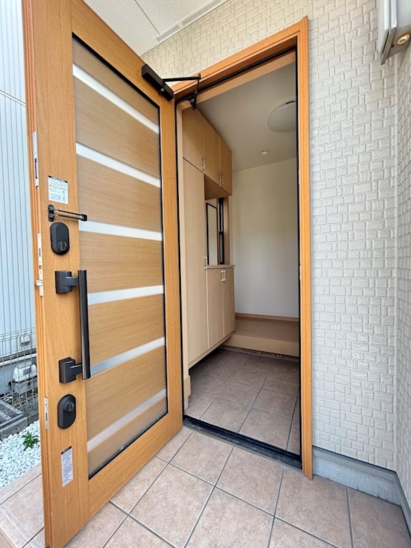 住吉町1丁目戸建 玄関