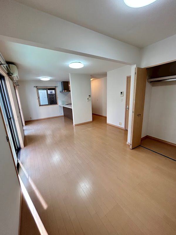 住吉町1丁目戸建 リビング