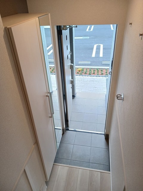 メゾン　ハナビシ　B 玄関