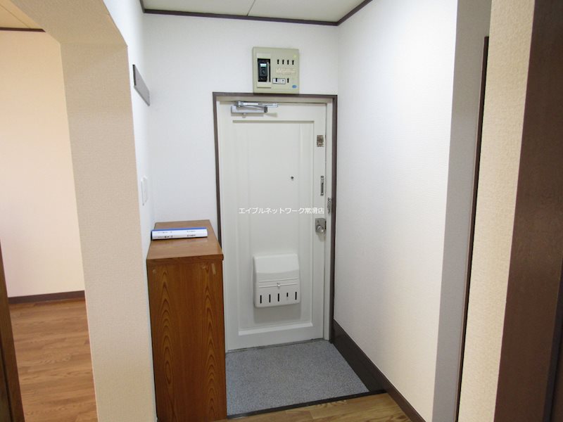 メゾン新美 玄関