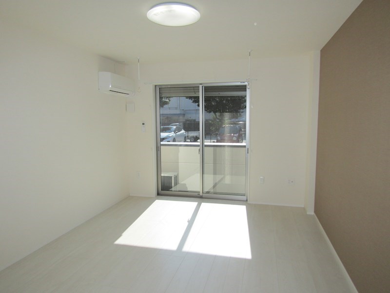 ラヴァーグミディ ベッドルーム