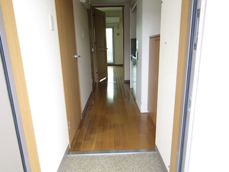 Blue　Wing鯉江本町 玄関