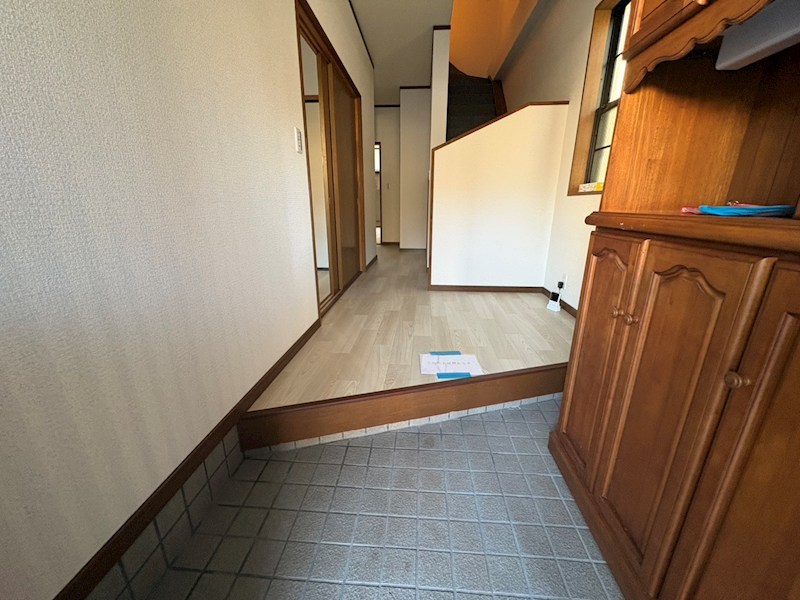 市場町4丁目貸家 玄関