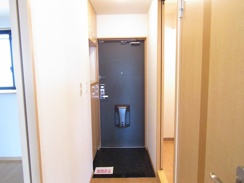 ハッピーガーデン 玄関