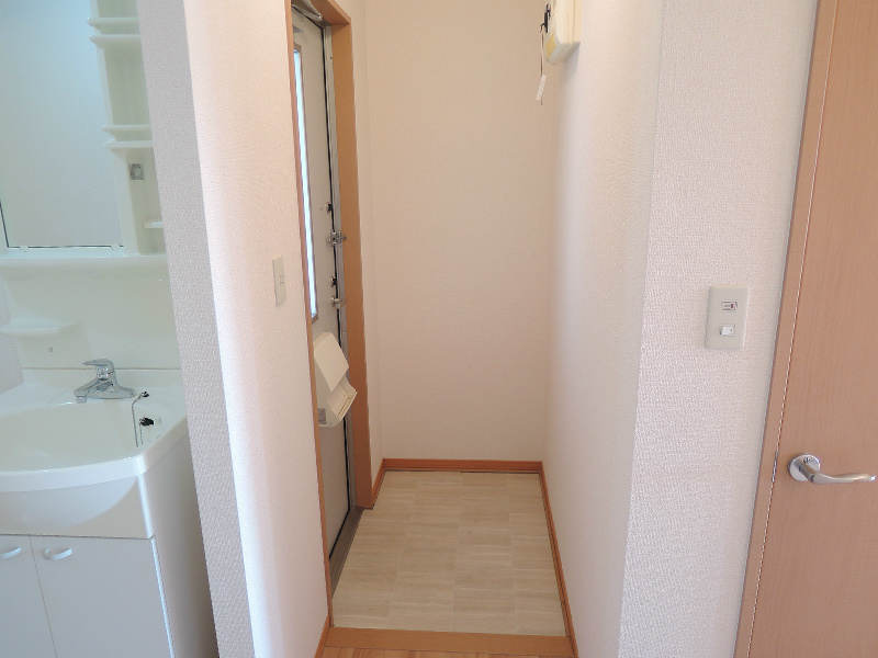 セゾンミストラル B 玄関