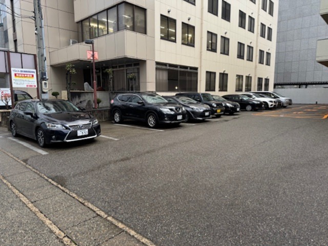 ＹＳビル 駐車場