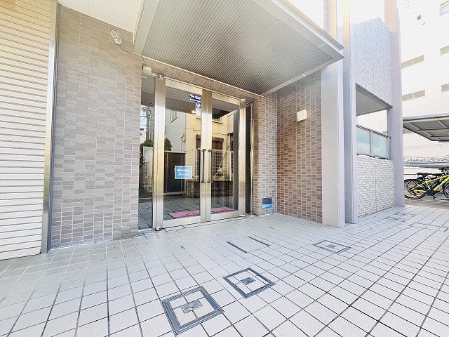 ルポルスタ湘南 エントランス