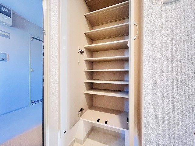 ルポルスタ湘南 玄関