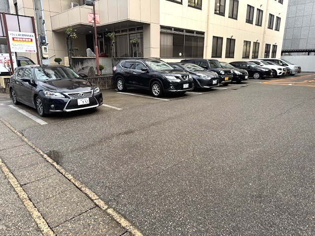 ＹＳビル 駐車場