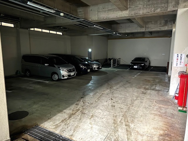 ＹＳビル 駐車場