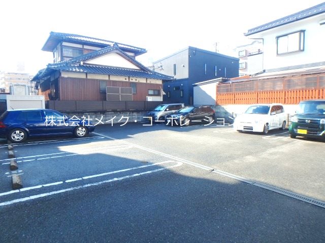 エトワールMIYA 駐車場