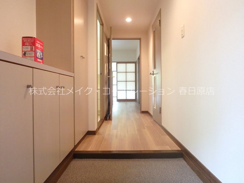 ローリエ春日 玄関