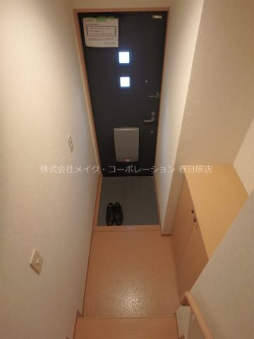 ウィステリア・K 玄関