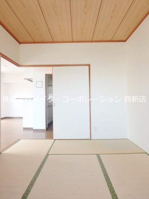 ループラインビル ベッドルーム