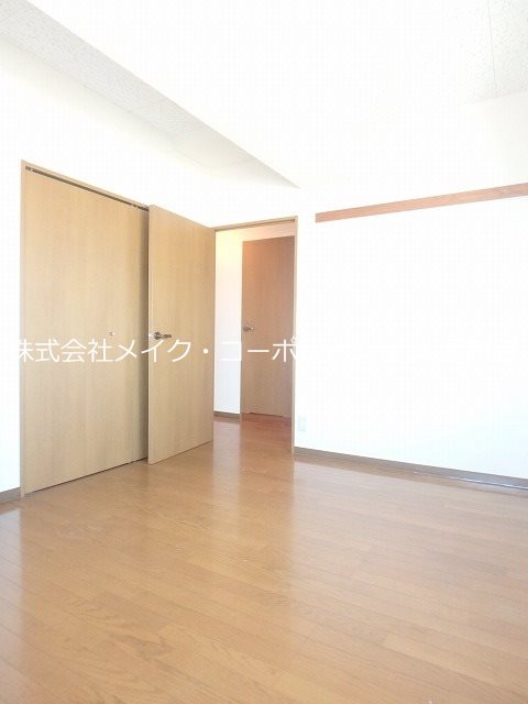 ループラインビル ベッドルーム